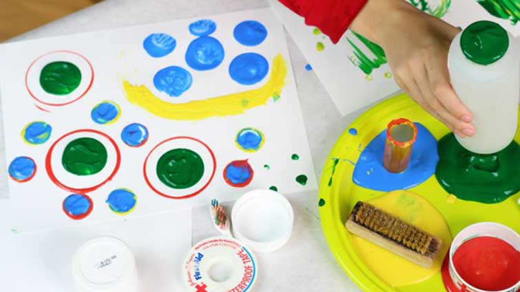 a child makeing art
