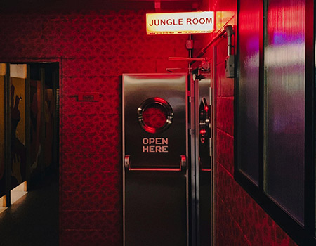 red moody bar